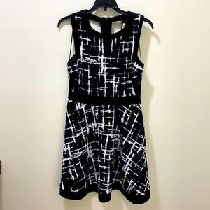Skies Are Blue - Black/White Back Cut Outs Fit & Flare Dress Size S
